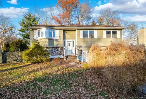 52 Sutton Park Rd, Poughkeepsie, NY 12603