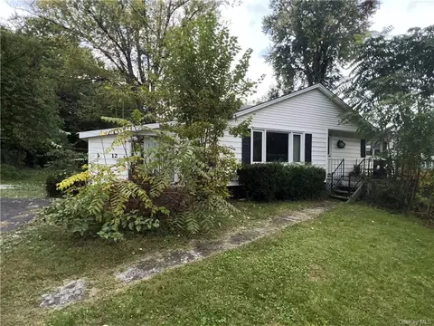 12 Riverview Ave, New Windsor, NY 12553