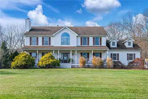 7 Gilbert Ln, Putnam Valley, NY 10579