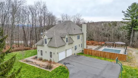330 Mount Cliff Rd, Hurleyville, NY 12747
