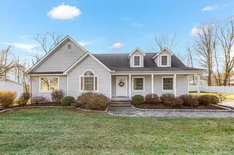 28 Emboden Ave, Mount Hope, NY 10963