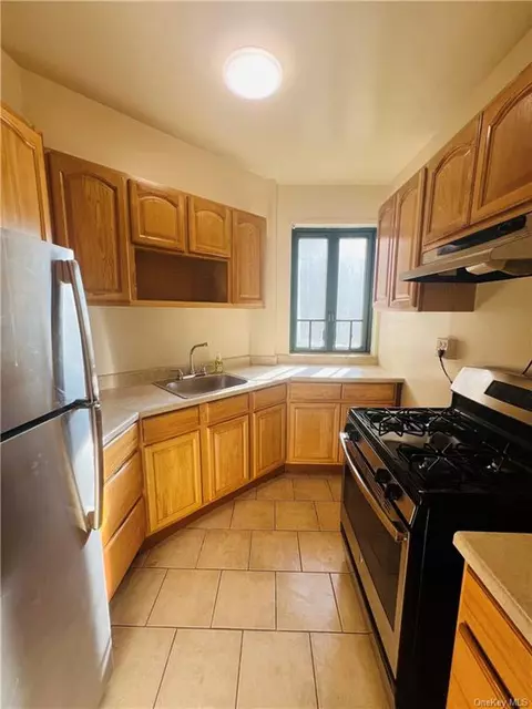 1370 Virginia Ave #4C, Bronx, NY 10462