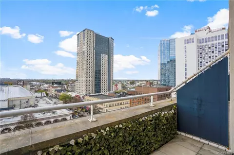 25 Leroy Pl #PH5, New Rochelle, NY 10801