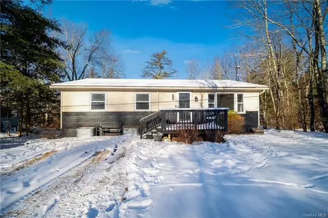 27 Quiat Rd, Mountain Dale, NY 12763