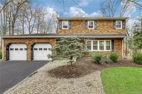 6 Ayr Ct, Ramapo, NY 10901