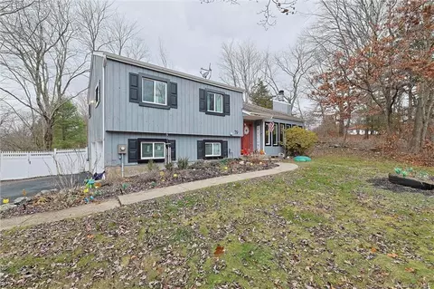 79 Scenic Hills Dr, La Grange, NY 12603