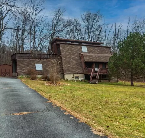 47 Wildwood Cir, Mamakating, NY 12721