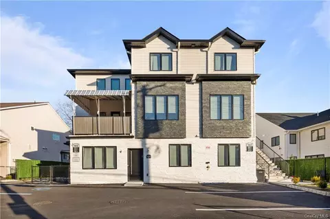 102 Blauvelt Rd #211, Ramapo, NY 10952