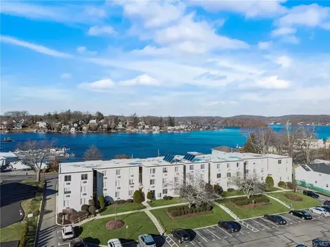 141 E Lake Blvd #J1, Mahopac, NY 10541