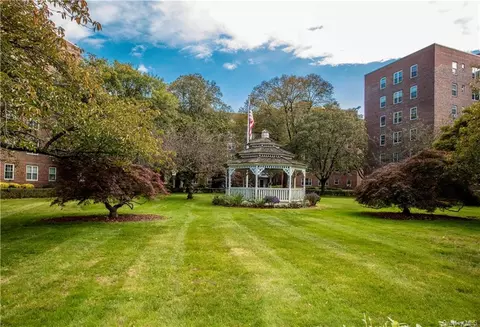 220 Pelham Rd #6E, New Rochelle, NY 10805