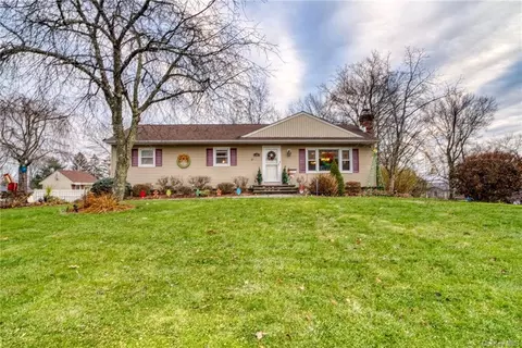 28 Pommel Dr, Newburgh, NY 12550