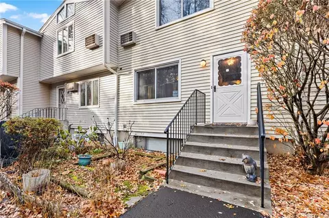 26 Scenic Cir, Cortlandt, NY 10520