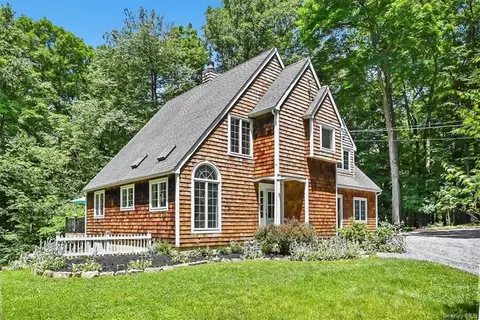 45 Chardavoyne Rd, Warwick, NY 10990
