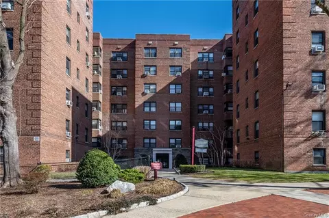 2 Fisher Dr #406, Mount Vernon, NY 10552
