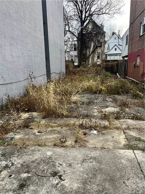 952 E 233rd St, Bronx, NY 10466 photo 1