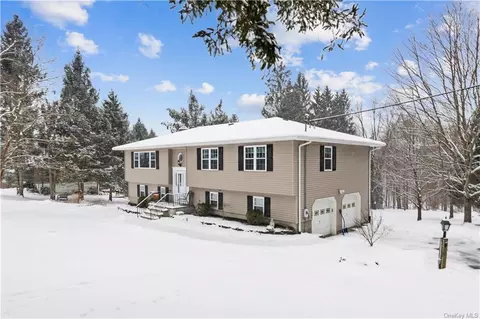1037 N Horsepound Rd, Kent, NY 10512