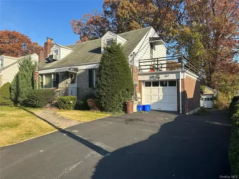 34 Thurton Pl, Yonkers, NY 10704