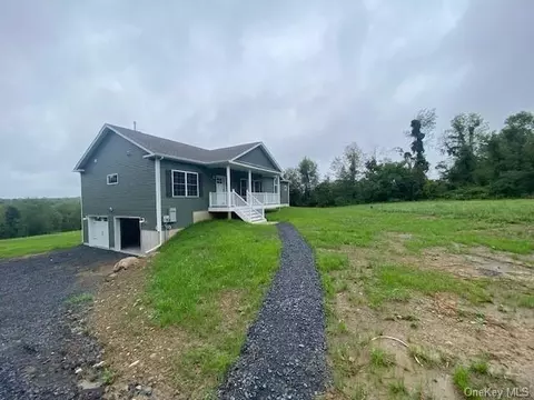 158 Pine Grove Rd, Mount Hope, NY 10940