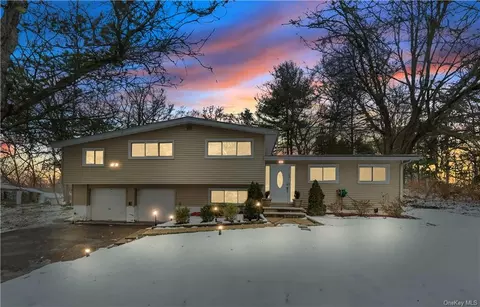 16 Winthrop Dr, Cortlandt, NY 10567