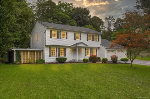 11 Arbor Hill Dr, Pleasant Valley, NY 12569