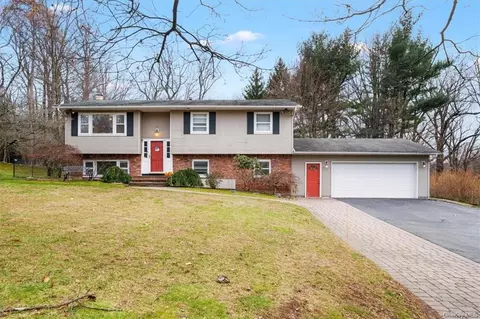 21 Annette Ln, Ramapo, NY 10901