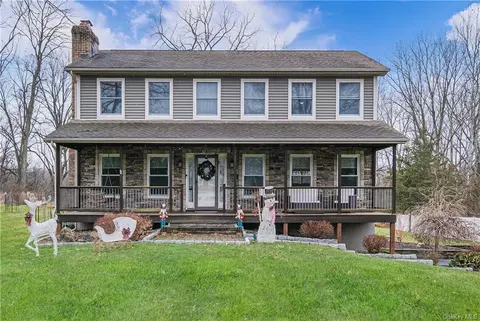 19 Leo Ln, Beekman, NY 12570