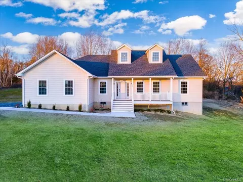 19 Firemens Ln, Newburgh, NY 12550