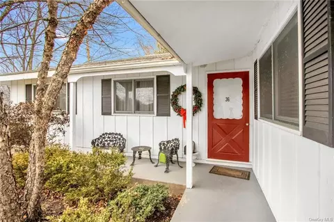 36 Robertson Dr, Middletown, NY 10940
