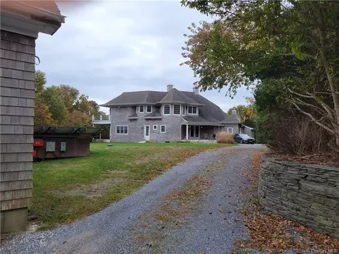 3 Marion Ct, Center Moriches, NY 11934