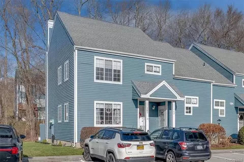 702 Bentley Ct, Southeast, NY 10509