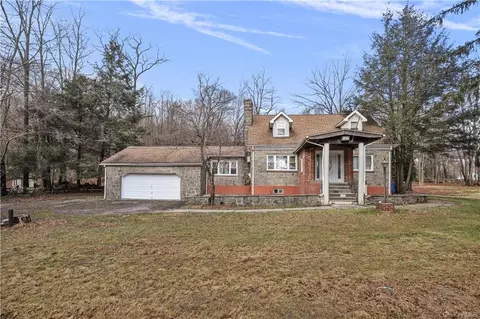 3 Old Bullet Hole Rd, Mahopac, NY 10541