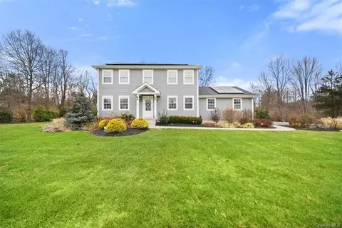 28 James Wilkinson Rd, Rock Tavern, NY 12575