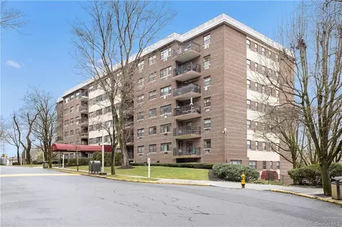 200 Diplomat Dr #3G, Mount Kisco, NY 10549