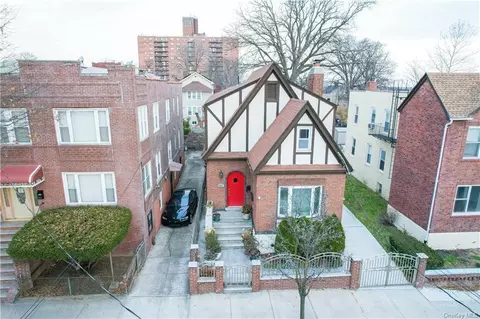 861 E 231st St, Bronx, NY 10466