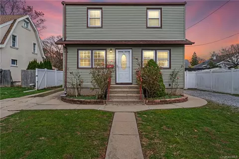471 Hempstead Gardens Dr, West Hempstead, NY 11552