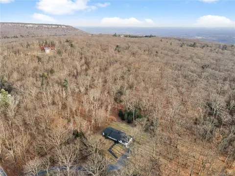 122 Sams Point Rd, Pine Bush, NY 12566