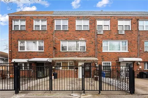 4211 Throggs Neck Expy, Bronx, NY 10465