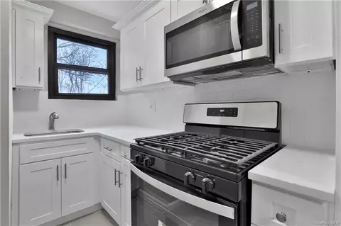 161 Pearsall Dr #4C, Mount Vernon, NY 10552