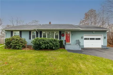 9 Putnam Rd, Fishkill, NY 12524