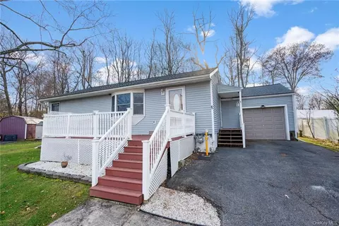 13 Ellison Dr, New Windsor, NY 12553