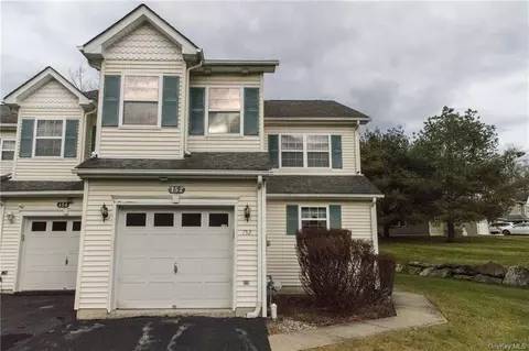 152 Pinebrook Dr #152, Hyde Park, NY 12538