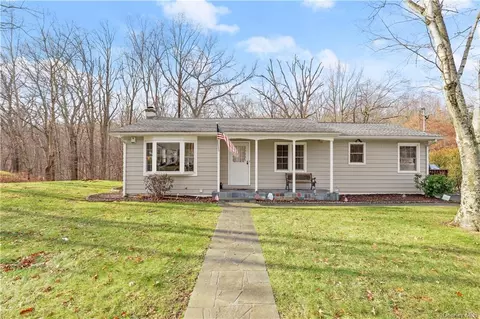 29 Valerie Ln, Cortlandt, NY 10567