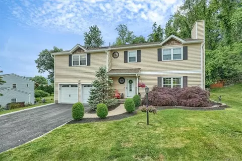 57 Capital Dr, Washingtonville, NY 10992