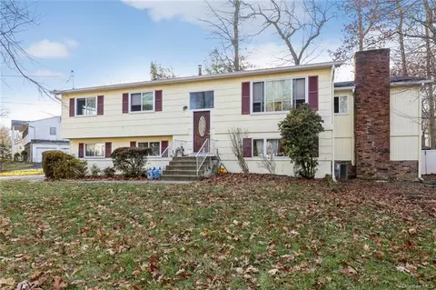 5 Balmoral Dr, Ramapo, NY 10977