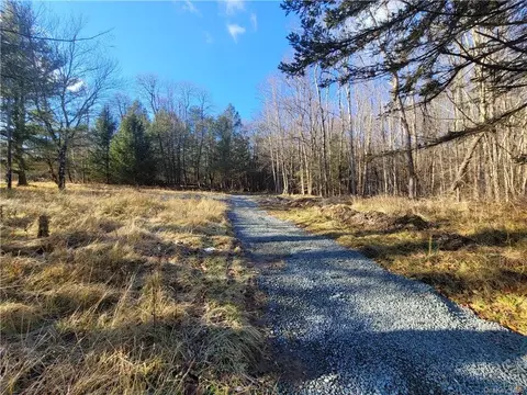 210 Old Turnpike Rd, Fallsburg, NY 12789