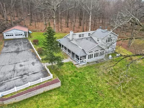 40 Willow Creek Rd, Washingtonville, NY 10992