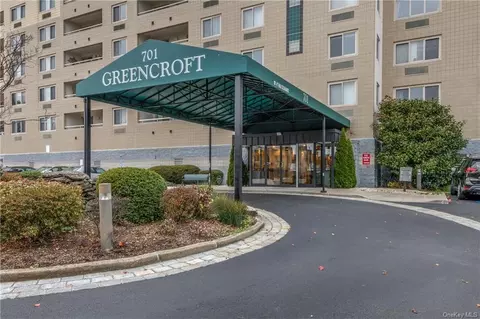 701 Pelham Rd #PH8, New Rochelle, NY 10805
