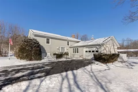 4 Witte Dr, Mount Hope, NY 10940