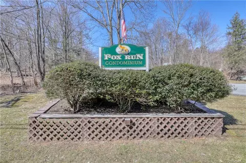 434 Fox Run Ln, Carmel Hamlet, NY 10512