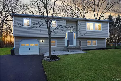232 Summit Dr, New Windsor, NY 12553